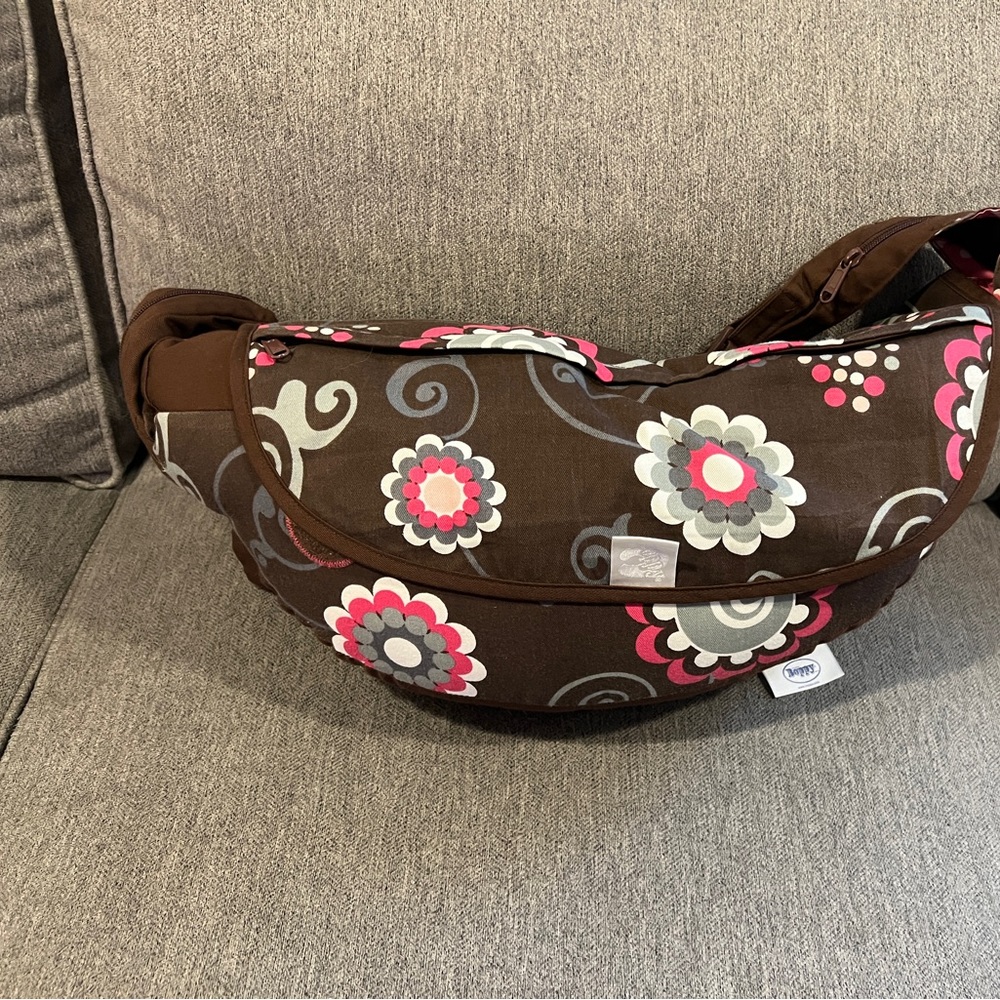 Boppy Travel Nursing Pillow. Like new!!